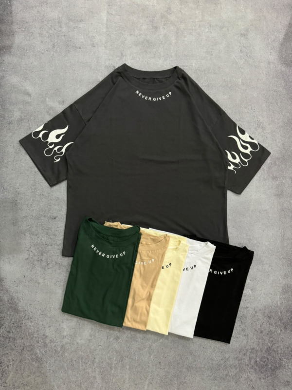 BOXY FIT "NEVER GIVE UP"