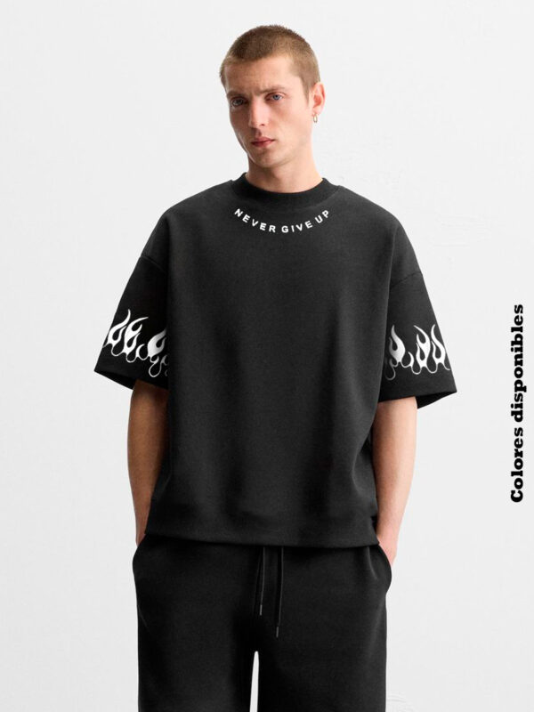 BOXY FIT "NEVER GIVE UP"