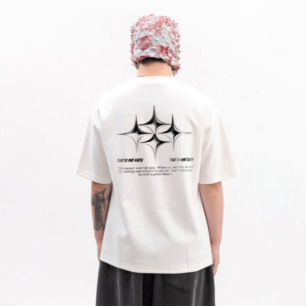 remera 530 BOXY FIT LAZO "CUATRO ESTRELLAS"